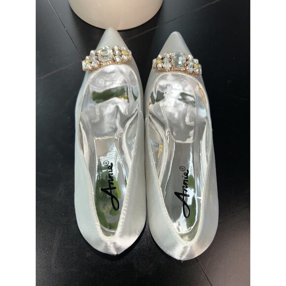 Annie Silver Satin Heels w/ Diamond Embellishments – Brand New in Box, Size 8.5 - Picture 7 of 7